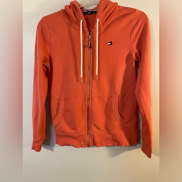 Tommy Hilfiger - Picture 1 of 6